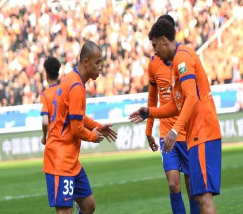 穆帅对记者,合影请求积,极响应,博天堂,彩票平台,在线投注,彩票预测,彩票服务